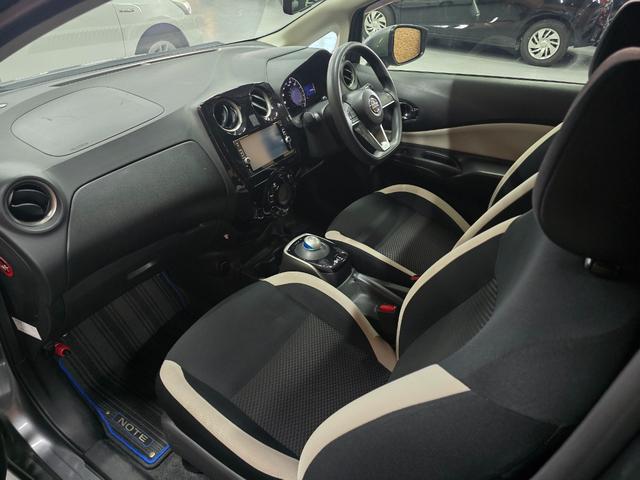 ノート ｅ－パワー　Ｘ　ナビ　ＴＶ　クリアランスソナー　レーンアシスト　衝突被害軽減システム　スマートキー　電動格納ミラー　ＣＶＴ　盗難防止システム　衝突安全ボディ　ＡＢＳ　ＥＳＣ　ミュージックプレイヤー接続可（9枚目）