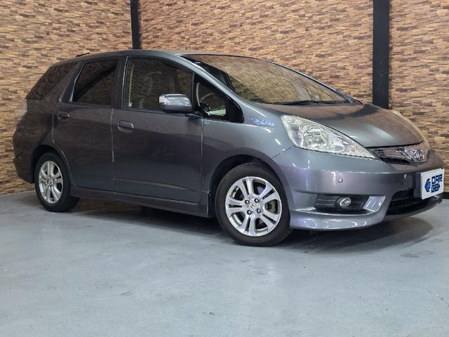 フィットシャトルハイブリッド ハイブリッド・ナビプレミアムセレクション　ハイブリッド　バックカメラ　ナビ　ＴＶ　クリアランスソナー　オートクルーズコントロール　ＨＩＤ　スマートキー　電動格納ミラー　ＣＶＴ　盗難防止システム　衝突安全ボディ　アルミホイール　ＣＤ　ＡＢＳ（15枚目）