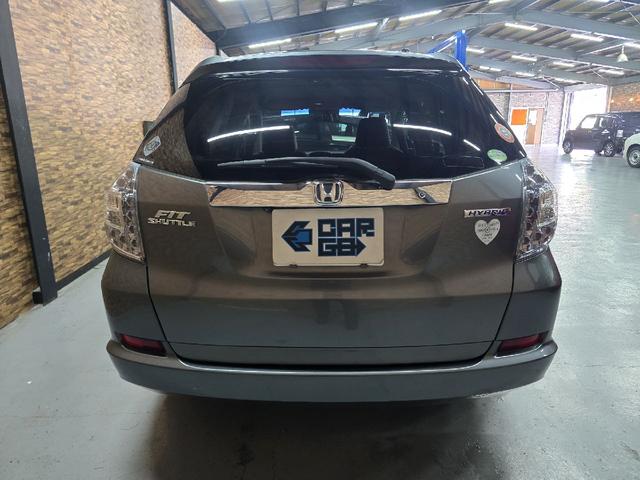 フィットシャトルハイブリッド ハイブリッド・ナビプレミアムセレクション　ハイブリッド　バックカメラ　ナビ　ＴＶ　クリアランスソナー　オートクルーズコントロール　ＨＩＤ　スマートキー　電動格納ミラー　ＣＶＴ　盗難防止システム　衝突安全ボディ　アルミホイール　ＣＤ　ＡＢＳ（17枚目）