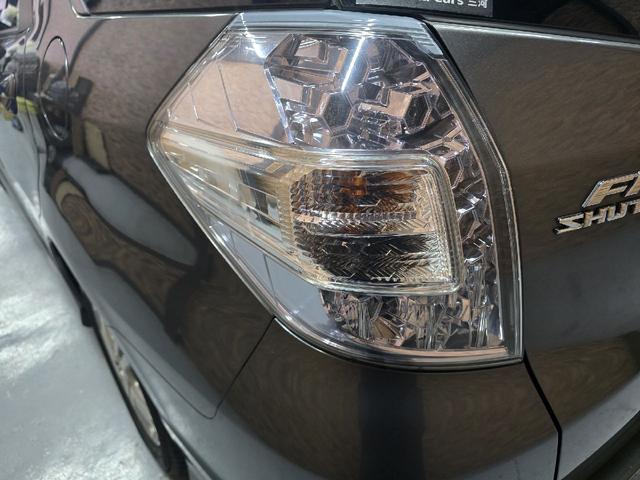 フィットシャトルハイブリッド ハイブリッド・ナビプレミアムセレクション　ハイブリッド　バックカメラ　ナビ　ＴＶ　クリアランスソナー　オートクルーズコントロール　ＨＩＤ　スマートキー　電動格納ミラー　ＣＶＴ　盗難防止システム　衝突安全ボディ　アルミホイール　ＣＤ　ＡＢＳ（23枚目）