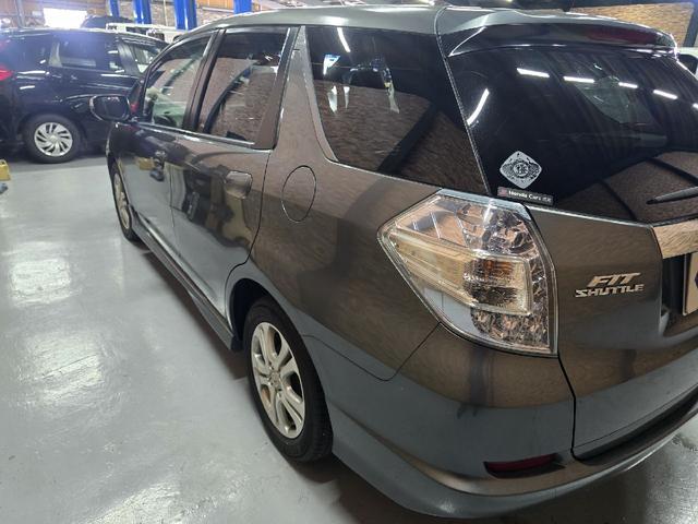 フィットシャトルハイブリッド ハイブリッド・ナビプレミアムセレクション　ハイブリッド　バックカメラ　ナビ　ＴＶ　クリアランスソナー　オートクルーズコントロール　ＨＩＤ　スマートキー　電動格納ミラー　ＣＶＴ　盗難防止システム　衝突安全ボディ　アルミホイール　ＣＤ　ＡＢＳ（27枚目）