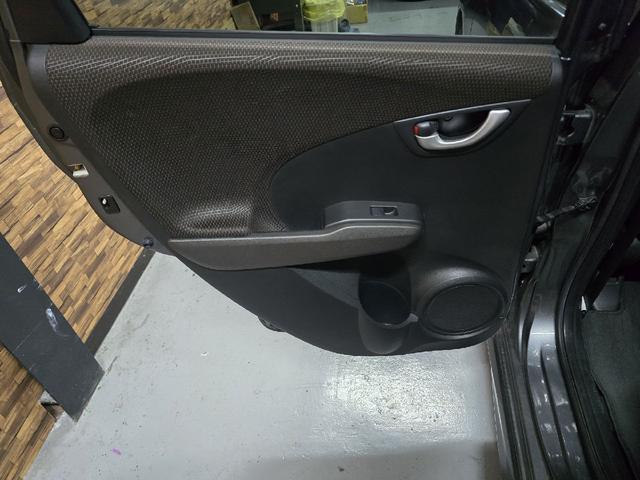 フィットシャトルハイブリッド ハイブリッド・ナビプレミアムセレクション　ハイブリッド　バックカメラ　ナビ　ＴＶ　クリアランスソナー　オートクルーズコントロール　ＨＩＤ　スマートキー　電動格納ミラー　ＣＶＴ　盗難防止システム　衝突安全ボディ　アルミホイール　ＣＤ　ＡＢＳ（35枚目）