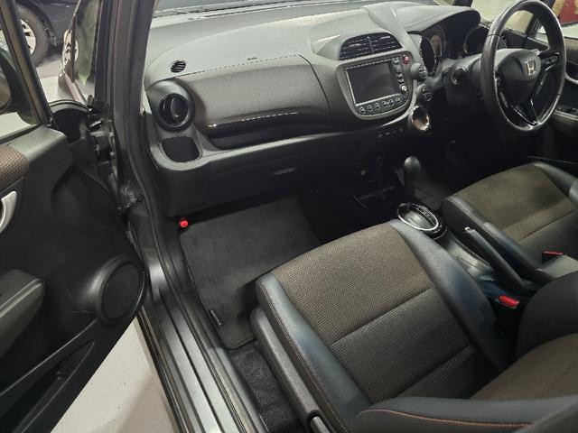 フィットシャトルハイブリッド ハイブリッド・ナビプレミアムセレクション　ハイブリッド　バックカメラ　ナビ　ＴＶ　クリアランスソナー　オートクルーズコントロール　ＨＩＤ　スマートキー　電動格納ミラー　ＣＶＴ　盗難防止システム　衝突安全ボディ　アルミホイール　ＣＤ　ＡＢＳ（38枚目）