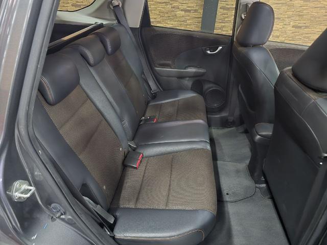 フィットシャトルハイブリッド ハイブリッド・ナビプレミアムセレクション　ハイブリッド　バックカメラ　ナビ　ＴＶ　クリアランスソナー　オートクルーズコントロール　ＨＩＤ　スマートキー　電動格納ミラー　ＣＶＴ　盗難防止システム　衝突安全ボディ　アルミホイール　ＣＤ　ＡＢＳ（40枚目）