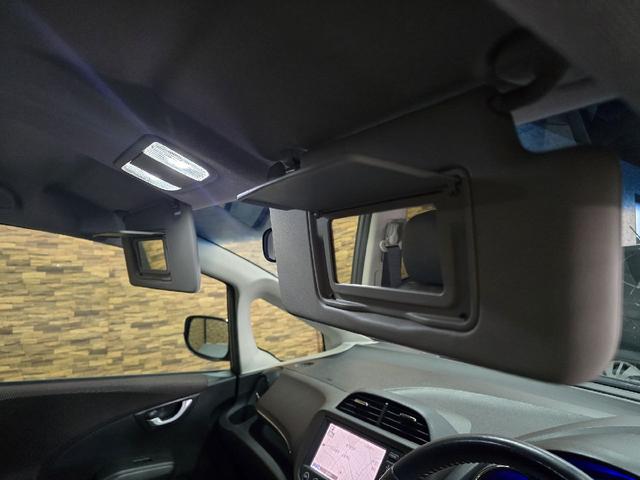 フィットシャトルハイブリッド ハイブリッド・ナビプレミアムセレクション　ハイブリッド　バックカメラ　ナビ　ＴＶ　クリアランスソナー　オートクルーズコントロール　ＨＩＤ　スマートキー　電動格納ミラー　ＣＶＴ　盗難防止システム　衝突安全ボディ　アルミホイール　ＣＤ　ＡＢＳ（42枚目）