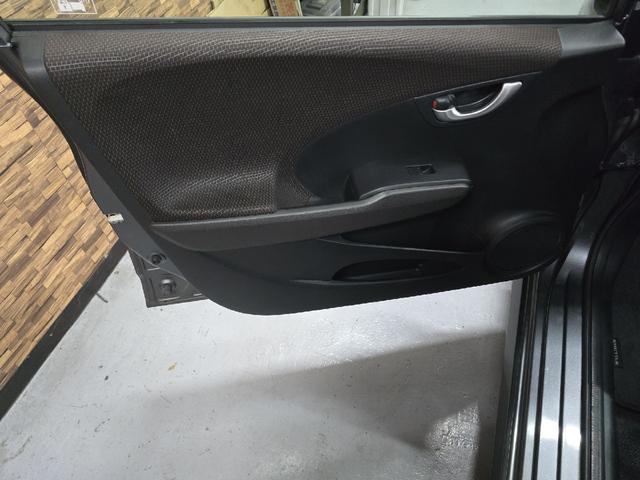 フィットシャトルハイブリッド ハイブリッド・ナビプレミアムセレクション　ハイブリッド　バックカメラ　ナビ　ＴＶ　クリアランスソナー　オートクルーズコントロール　ＨＩＤ　スマートキー　電動格納ミラー　ＣＶＴ　盗難防止システム　衝突安全ボディ　アルミホイール　ＣＤ　ＡＢＳ（45枚目）