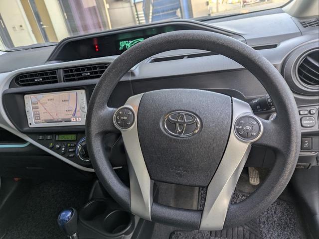 アクア Ｓ　ナビ　ＴＶ　アルミホイール　スマートキー　電動格納ミラー　ＣＶＴ　衝突安全ボディ　ＡＢＳ　ＥＳＣ　Ｂｌｕｅｔｏｏｔｈ　エアコン　パワーステアリング　パワーウィンドウ（2枚目）