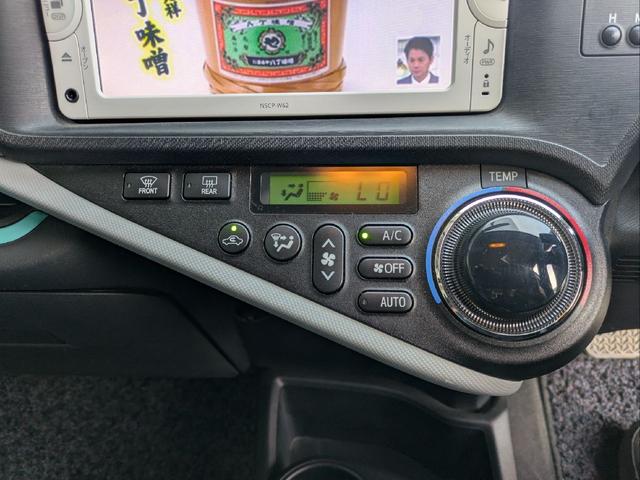 アクア Ｓ　ナビ　ＴＶ　アルミホイール　スマートキー　電動格納ミラー　ＣＶＴ　衝突安全ボディ　ＡＢＳ　ＥＳＣ　Ｂｌｕｅｔｏｏｔｈ　エアコン　パワーステアリング　パワーウィンドウ（7枚目）