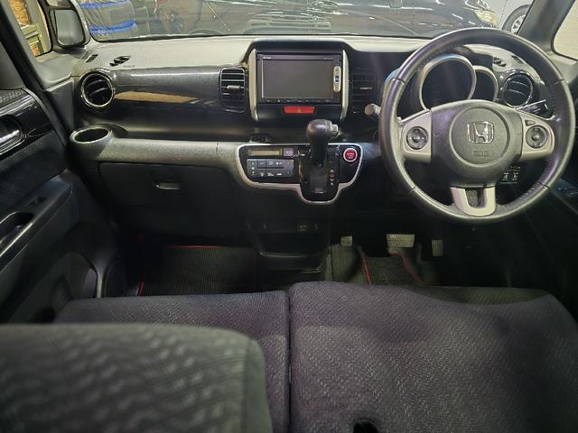 Ｎ－ＢＯＸカスタム Ｇ　ターボＳＳパッケージ　バックカメラ　両側電動スライドドア　ＴＶ　オートクルーズコントロール　衝突被害軽減システム　オートライト　ＨＩＤ　スマートキー　アイドリングストップ　電動格納ミラー　ベンチシート　ＣＶＴ（2枚目）