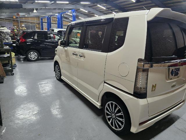 Ｎ－ＢＯＸカスタム Ｇ　ターボＳＳパッケージ　バックカメラ　両側電動スライドドア　ＴＶ　オートクルーズコントロール　衝突被害軽減システム　オートライト　ＨＩＤ　スマートキー　アイドリングストップ　電動格納ミラー　ベンチシート　ＣＶＴ（53枚目）