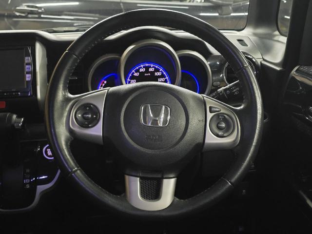 Ｎ－ＢＯＸ＋カスタム Ｇ・ターボパッケージ　バックカメラ　両側電動スライドドア　ＴＶ　オートクルーズコントロール　オートライト　ＨＩＤ　スマートキー　ベンチシート　後席モニター　ＣＶＴ　盗難防止システム　ＡＢＳ　ＥＳＣ　ＣＤ　ＤＶＤ再生　ＵＳＢ（3枚目）