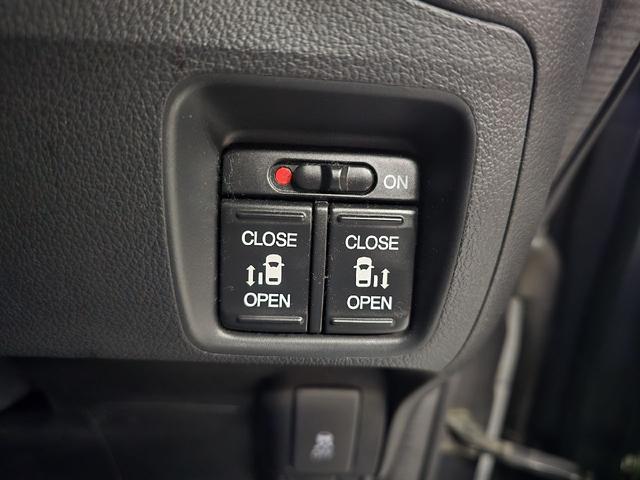 Ｎ－ＢＯＸ＋カスタム Ｇ・ターボパッケージ　バックカメラ　両側電動スライドドア　ＴＶ　オートクルーズコントロール　オートライト　ＨＩＤ　スマートキー　ベンチシート　後席モニター　ＣＶＴ　盗難防止システム　ＡＢＳ　ＥＳＣ　ＣＤ　ＤＶＤ再生　ＵＳＢ（6枚目）