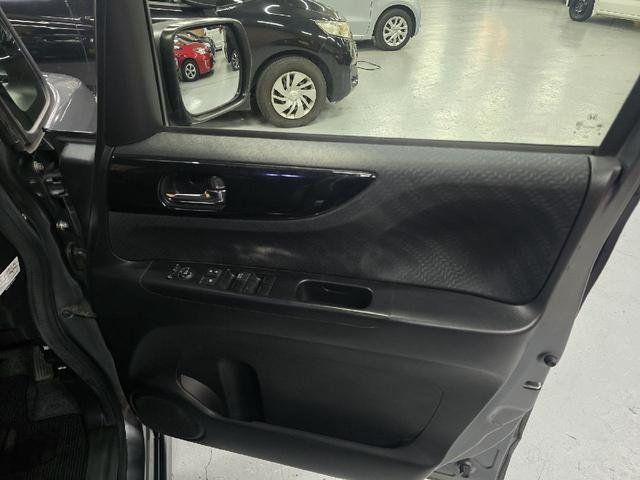 Ｎ－ＢＯＸ＋カスタム Ｇ・ターボパッケージ　バックカメラ　両側電動スライドドア　ＴＶ　オートクルーズコントロール　オートライト　ＨＩＤ　スマートキー　ベンチシート　後席モニター　ＣＶＴ　盗難防止システム　ＡＢＳ　ＥＳＣ　ＣＤ　ＤＶＤ再生　ＵＳＢ（7枚目）