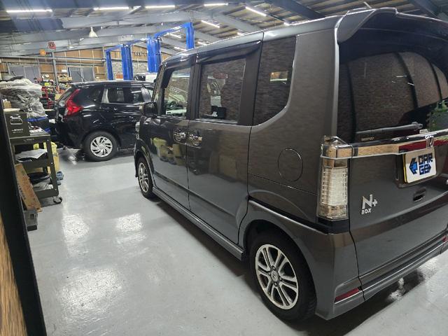 Ｎ－ＢＯＸ＋カスタム Ｇ・ターボパッケージ　バックカメラ　両側電動スライドドア　ＴＶ　オートクルーズコントロール　オートライト　ＨＩＤ　スマートキー　ベンチシート　後席モニター　ＣＶＴ　盗難防止システム　ＡＢＳ　ＥＳＣ　ＣＤ　ＤＶＤ再生　ＵＳＢ（25枚目）