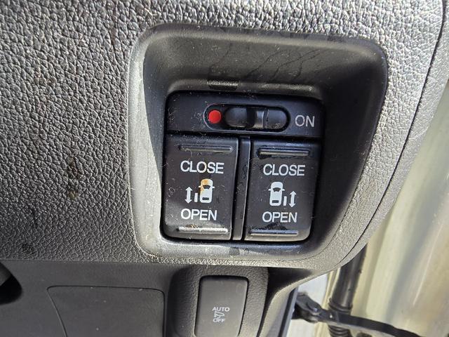 Ｎ－ＢＯＸ Ｇ　ＳＳパッケージ　ＥＴＣ　バックカメラ　両側電動スライドドア　ナビ　ＴＶ　オートライト　ＨＩＤ　スマートキー　アイドリングストップ　電動格納ミラー　シートヒーター　ベンチシート　ＣＶＴ　盗難防止システム　ＡＢＳ　ＥＳＣ（9枚目）