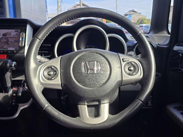 Ｎ－ＢＯＸカスタム Ｇ・ターボＬパッケージ　バックカメラ　両側電動スライドドア　ＴＶ　オートクルーズコントロール　オートライト　ＨＩＤ　スマートキー　アイドリングストップ　電動格納ミラー　ベンチシート　ＣＶＴ　盗難防止システム　ＡＢＳ　ＥＳＣ（2枚目）