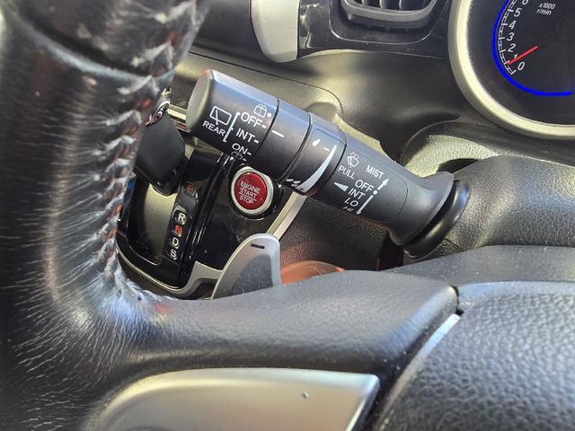 Ｎ－ＢＯＸカスタム Ｇ・ターボＬパッケージ　バックカメラ　両側電動スライドドア　ＴＶ　オートクルーズコントロール　オートライト　ＨＩＤ　スマートキー　アイドリングストップ　電動格納ミラー　ベンチシート　ＣＶＴ　盗難防止システム　ＡＢＳ　ＥＳＣ（8枚目）