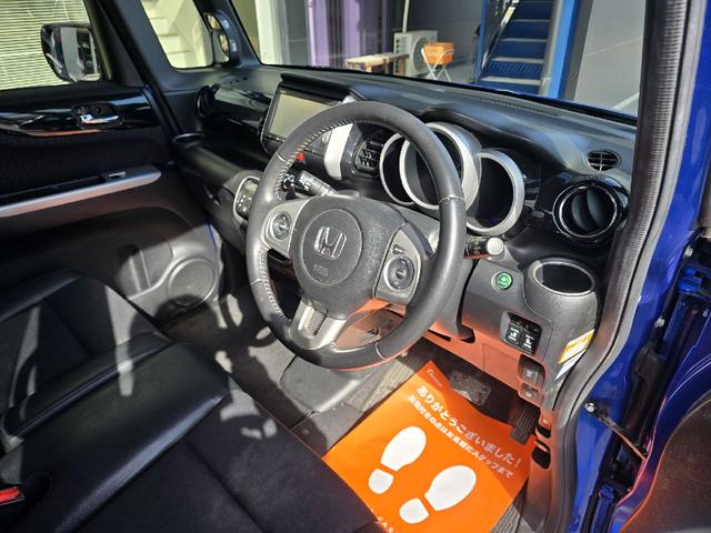 Ｎ－ＢＯＸカスタム Ｇ・ターボＬパッケージ　バックカメラ　両側電動スライドドア　ＴＶ　オートクルーズコントロール　オートライト　ＨＩＤ　スマートキー　アイドリングストップ　電動格納ミラー　ベンチシート　ＣＶＴ　盗難防止システム　ＡＢＳ　ＥＳＣ（9枚目）