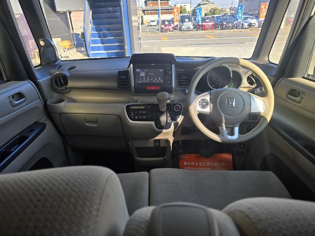 Ｎ－ＢＯＸ Ｇ・Ｌパッケージ　両側スライド・片側電動　ＴＶ　衝突被害軽減システム　スマートキー　アイドリングストップ　電動格納ミラー　ベンチシート　ＣＶＴ　盗難防止システム　ＡＢＳ　ＥＳＣ　ＣＤ　ＵＳＢ　衝突安全ボディ　エアコン（2枚目）