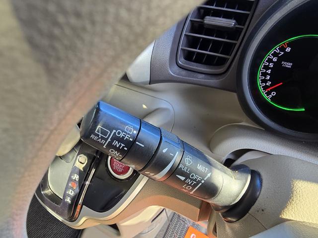 Ｎ－ＢＯＸ Ｇ・Ｌパッケージ　両側スライド・片側電動　ＴＶ　衝突被害軽減システム　スマートキー　アイドリングストップ　電動格納ミラー　ベンチシート　ＣＶＴ　盗難防止システム　ＡＢＳ　ＥＳＣ　ＣＤ　ＵＳＢ　衝突安全ボディ　エアコン（6枚目）