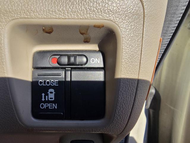 Ｎ－ＢＯＸ Ｇ・Ｌパッケージ　両側スライド・片側電動　ＴＶ　衝突被害軽減システム　スマートキー　アイドリングストップ　電動格納ミラー　ベンチシート　ＣＶＴ　盗難防止システム　ＡＢＳ　ＥＳＣ　ＣＤ　ＵＳＢ　衝突安全ボディ　エアコン（8枚目）