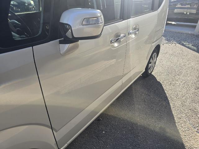 Ｎ－ＢＯＸ Ｇ・Ｌパッケージ　両側スライド・片側電動　ＴＶ　衝突被害軽減システム　スマートキー　アイドリングストップ　電動格納ミラー　ベンチシート　ＣＶＴ　盗難防止システム　ＡＢＳ　ＥＳＣ　ＣＤ　ＵＳＢ　衝突安全ボディ　エアコン（49枚目）