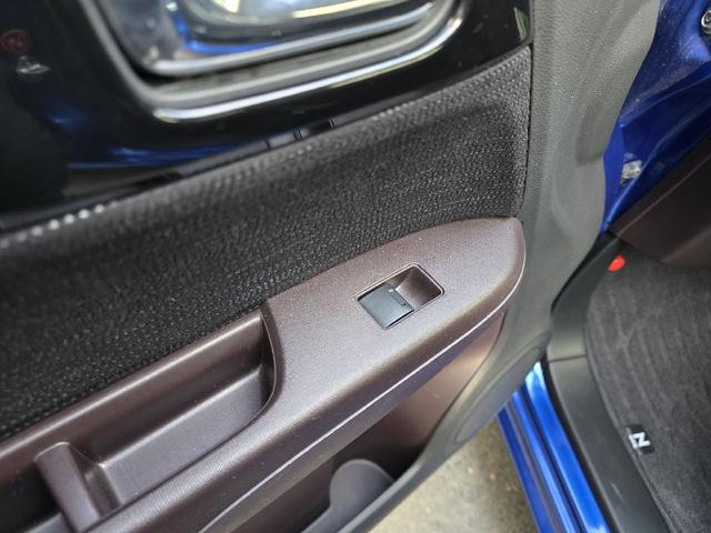 Ｎ－ＯＮＥ プレミアム　バックカメラ　ナビ　ＴＶ　衝突被害軽減システム　オートライト　ＨＩＤ　スマートキー　アイドリングストップ　ベンチシート　ＣＶＴ　盗難防止システム　ＡＢＳ　ＥＳＣ　チップアップシート（27枚目）