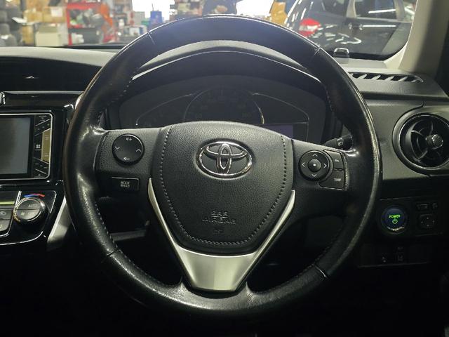 カローラフィールダー ハイブリッドＧ　レーンアシスト　衝突被害軽減システム　アルミホイール　オートマチックハイビーム　オートライト　ＬＥＤヘッドランプ　スマートキー　電動格納ミラー　ＣＶＴ　盗難防止システム（3枚目）