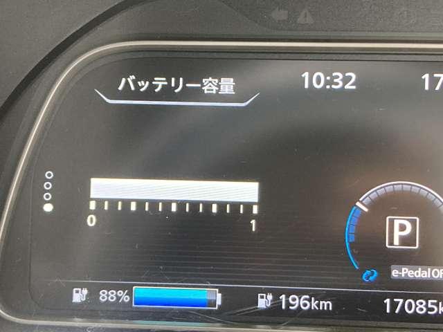 リーフ ＡＵＴＥＣＨ　純正大画面ナビ　後期モデル　プロパイロット　踏み間違い防止アシスト　ワンオーナー車　パーキングアシスト　全周囲カメラ　ＬＥＤライト　車線逸脱警報　バックモニター　禁煙車　オートエアコン　ドラレコ　メモリーナビ　ワンセグＴＶ　アルミホイール（5枚目）