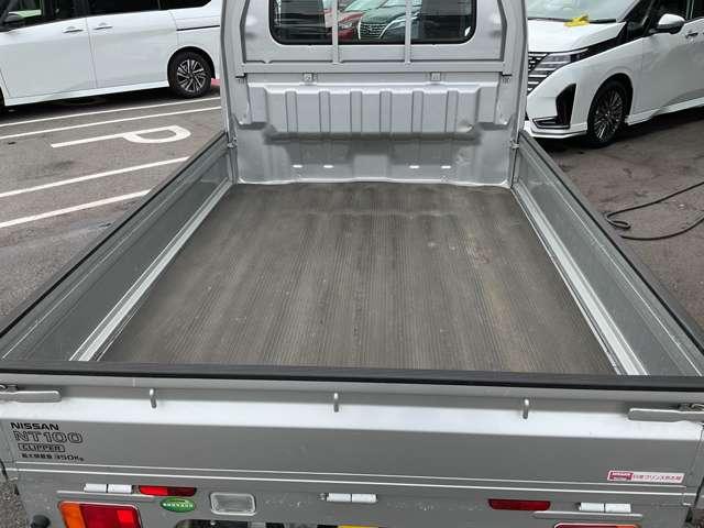 ＮＴ１００クリッパートラック ６６０　ＤＸ　４ＷＤ　エアコン　パワ－ステアリング　ＡＢＳ　４ＷＤ　Ｗエアバッグ　ワンオーナー車　禁煙車　運転席エアバック　ＰＳ　４ＷＤ　エアコンパワステ　ＡＢＳ（17枚目）