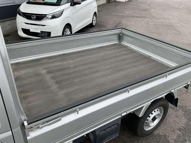 ＮＴ１００クリッパートラック ６６０　ＤＸ　４ＷＤ　エアコン　パワ－ステアリング　ＡＢＳ　４ＷＤ　Ｗエアバッグ　ワンオーナー車　禁煙車　運転席エアバック　ＰＳ　４ＷＤ　エアコンパワステ　ＡＢＳ（18枚目）