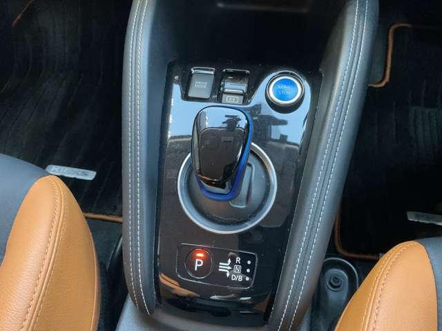 キックス １．２　Ｘ　ツートーン　インテリアエディション　（ｅ－ＰＯＷＥＲ）　プロパイ　被害軽減ブレーキ　全周囲カメラ　エマージェンシーＢ　セキュリティ　アラウンドモニター　Ｒカメラ　ＬＥＤ　ワンオーナ　エアコン　ドラレコ　スマートキー　ＥＴＣ　メモリーナビ　サイドエアバック　ＡＷ　キーレス　ワンセグＴＶ　ナビＴＶ（13枚目）