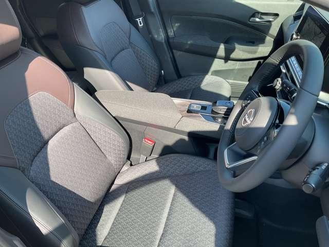 オーラ １．２　Ｇ　雹害車　メ－カ－純正ナビ　プロパイロット　自動（被害軽減）ブレーキ　ＬＥＤ　ＬＫＡ　サイドカメラ　ＥＴＣ　カーテンエアバッグ　イモビライザー　アルミホイール　禁煙　インテリジェントキー　パワーウィンドウ　フルオートエアコン　キーレスエントリー（17枚目）