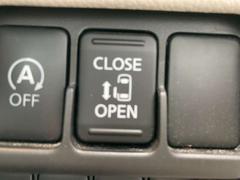 左側オートスライドドアです。インテリジェントキーやパネル内スイッチでの操作、ドアハンドルの操作で簡単にドアの開閉ができます。 6