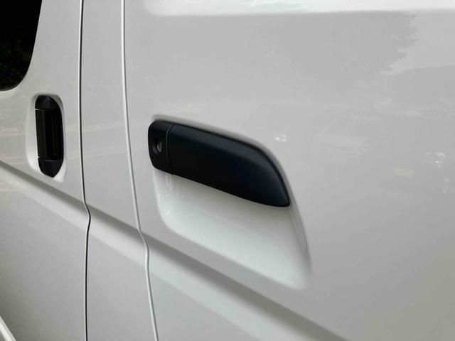 ハイエースバン DX GLパッケージ 4WD クリアランスソナー レーンアシスト 衝突被害軽減システム 両側スライドドア オートマチックハイビーム オートライト キーレスエントリー 電動格納ミラー AT 100V電源 ESC エアコン(16枚目)