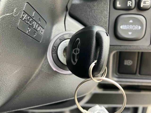 ハイエースバン DX GLパッケージ 4WD クリアランスソナー レーンアシスト 衝突被害軽減システム 両側スライドドア オートマチックハイビーム オートライト キーレスエントリー 電動格納ミラー AT 100V電源 ESC エアコン(30枚目)