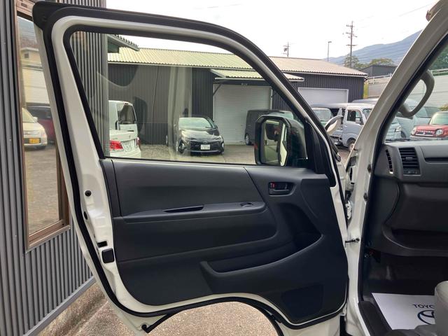 ハイエースバン DX GLパッケージ 4WD クリアランスソナー レーンアシスト 衝突被害軽減システム 両側スライドドア オートマチックハイビーム オートライト キーレスエントリー 電動格納ミラー AT 100V電源 ESC エアコン(42枚目)