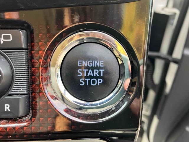 クラウン ロイヤルサルーン　ＥＴＣ　クリアランスソナー　オートクルーズコントロール　バックカメラ　ナビ　ＴＶ　アルミホイール　オートライト　ＬＥＤヘッドランプ　ＡＴ　スマートキー　電動格納ミラー　盗難防止システム　パワーシート（7枚目）