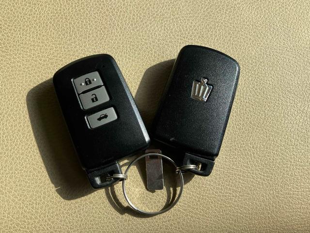 クラウン ロイヤルサルーン　ＥＴＣ　クリアランスソナー　オートクルーズコントロール　バックカメラ　ナビ　ＴＶ　アルミホイール　オートライト　ＬＥＤヘッドランプ　ＡＴ　スマートキー　電動格納ミラー　盗難防止システム　パワーシート（10枚目）