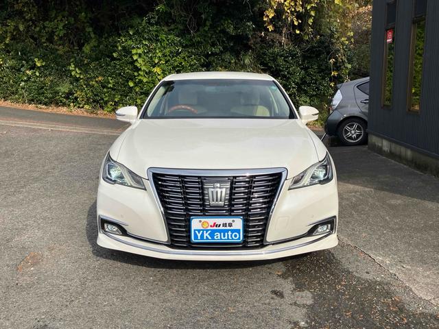 クラウン ロイヤルサルーン　ＥＴＣ　クリアランスソナー　オートクルーズコントロール　バックカメラ　ナビ　ＴＶ　アルミホイール　オートライト　ＬＥＤヘッドランプ　ＡＴ　スマートキー　電動格納ミラー　盗難防止システム　パワーシート（13枚目）