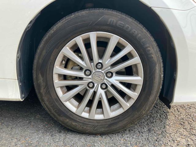 クラウン ロイヤルサルーン　ＥＴＣ　クリアランスソナー　オートクルーズコントロール　バックカメラ　ナビ　ＴＶ　アルミホイール　オートライト　ＬＥＤヘッドランプ　ＡＴ　スマートキー　電動格納ミラー　盗難防止システム　パワーシート（20枚目）