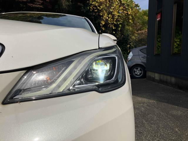 クラウン ロイヤルサルーン　ＥＴＣ　クリアランスソナー　オートクルーズコントロール　バックカメラ　ナビ　ＴＶ　アルミホイール　オートライト　ＬＥＤヘッドランプ　ＡＴ　スマートキー　電動格納ミラー　盗難防止システム　パワーシート（26枚目）