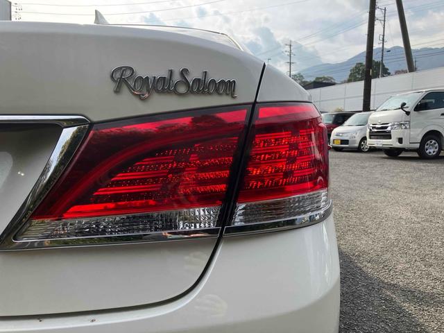 クラウン ロイヤルサルーン　ＥＴＣ　クリアランスソナー　オートクルーズコントロール　バックカメラ　ナビ　ＴＶ　アルミホイール　オートライト　ＬＥＤヘッドランプ　ＡＴ　スマートキー　電動格納ミラー　盗難防止システム　パワーシート（30枚目）