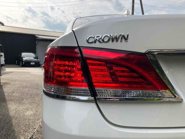 クラウン ロイヤルサルーン　ＥＴＣ　クリアランスソナー　オートクルーズコントロール　バックカメラ　ナビ　ＴＶ　アルミホイール　オートライト　ＬＥＤヘッドランプ　ＡＴ　スマートキー　電動格納ミラー　盗難防止システム　パワーシート（31枚目）