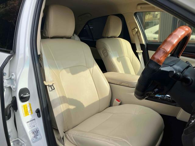 クラウン ロイヤルサルーン　ＥＴＣ　クリアランスソナー　オートクルーズコントロール　バックカメラ　ナビ　ＴＶ　アルミホイール　オートライト　ＬＥＤヘッドランプ　ＡＴ　スマートキー　電動格納ミラー　盗難防止システム　パワーシート（36枚目）