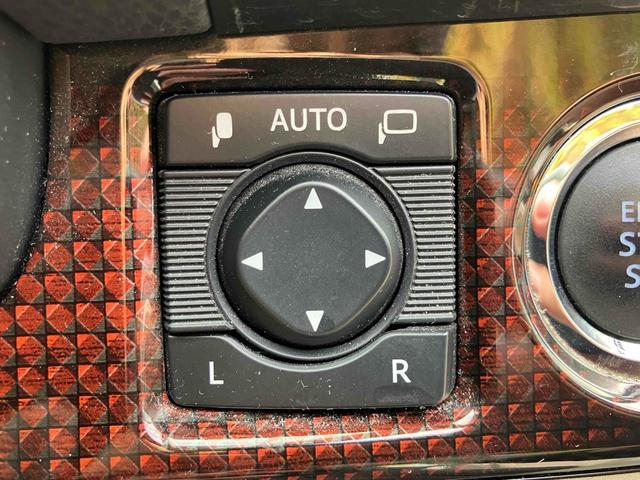 クラウン ロイヤルサルーン　ＥＴＣ　クリアランスソナー　オートクルーズコントロール　バックカメラ　ナビ　ＴＶ　アルミホイール　オートライト　ＬＥＤヘッドランプ　ＡＴ　スマートキー　電動格納ミラー　盗難防止システム　パワーシート（45枚目）