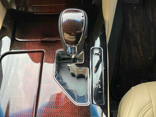 クラウン ロイヤルサルーン　ＥＴＣ　クリアランスソナー　オートクルーズコントロール　バックカメラ　ナビ　ＴＶ　アルミホイール　オートライト　ＬＥＤヘッドランプ　ＡＴ　スマートキー　電動格納ミラー　盗難防止システム　パワーシート（52枚目）