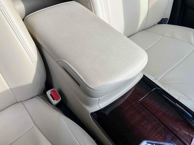 クラウン ロイヤルサルーン　ＥＴＣ　クリアランスソナー　オートクルーズコントロール　バックカメラ　ナビ　ＴＶ　アルミホイール　オートライト　ＬＥＤヘッドランプ　ＡＴ　スマートキー　電動格納ミラー　盗難防止システム　パワーシート（54枚目）