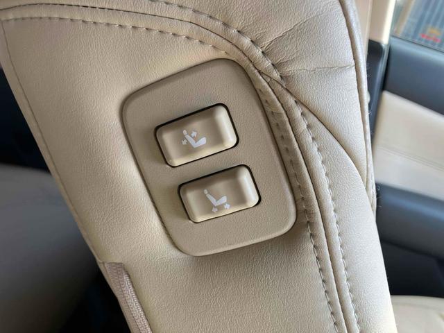 クラウン ロイヤルサルーン　ＥＴＣ　クリアランスソナー　オートクルーズコントロール　バックカメラ　ナビ　ＴＶ　アルミホイール　オートライト　ＬＥＤヘッドランプ　ＡＴ　スマートキー　電動格納ミラー　盗難防止システム　パワーシート（55枚目）