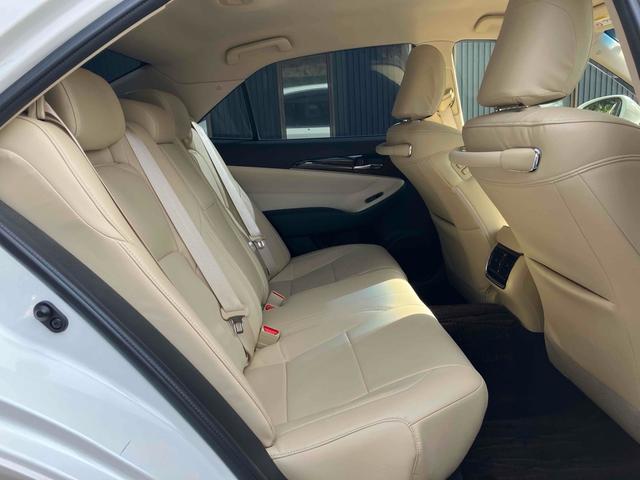 クラウン ロイヤルサルーン　ＥＴＣ　クリアランスソナー　オートクルーズコントロール　バックカメラ　ナビ　ＴＶ　アルミホイール　オートライト　ＬＥＤヘッドランプ　ＡＴ　スマートキー　電動格納ミラー　盗難防止システム　パワーシート（58枚目）